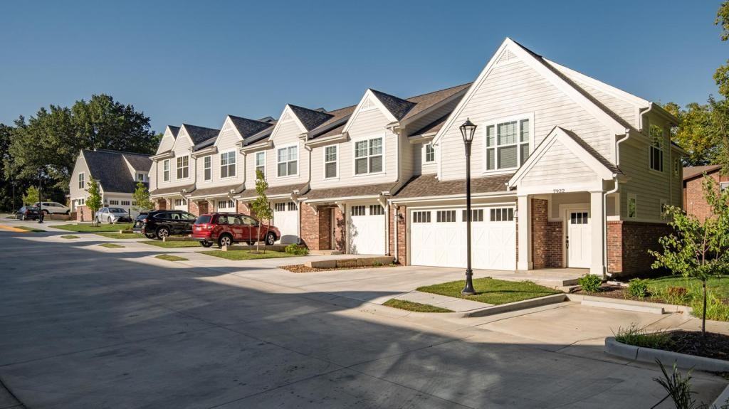 7935 Greystone St - Photo 3 of 9