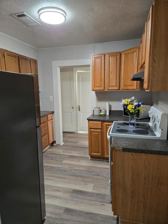 130 Dennis Rd - Photo 2 of 14