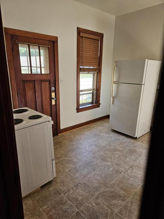 212 State Street - Photo 4 of 11