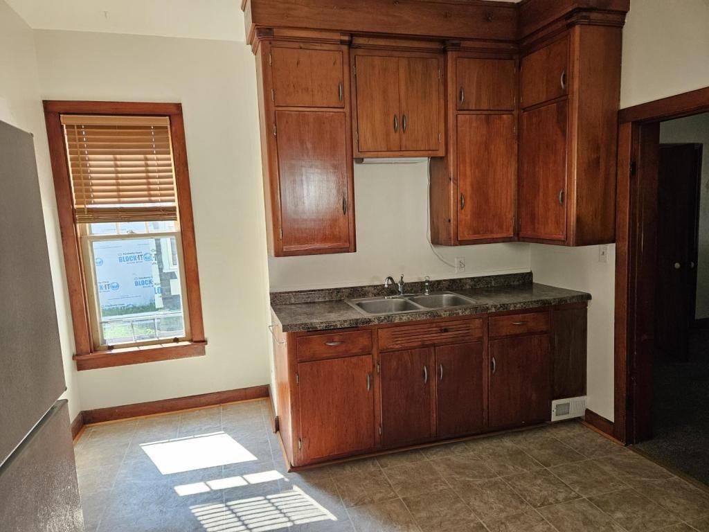 212 State Street - Photo 5 of 11