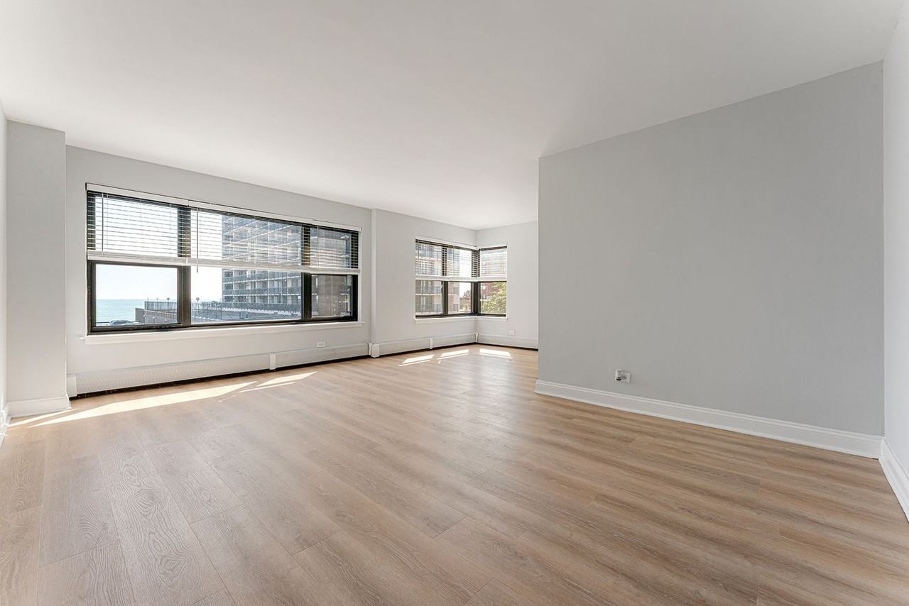 5858 N Sheridan Rd - Photo 2 of 16