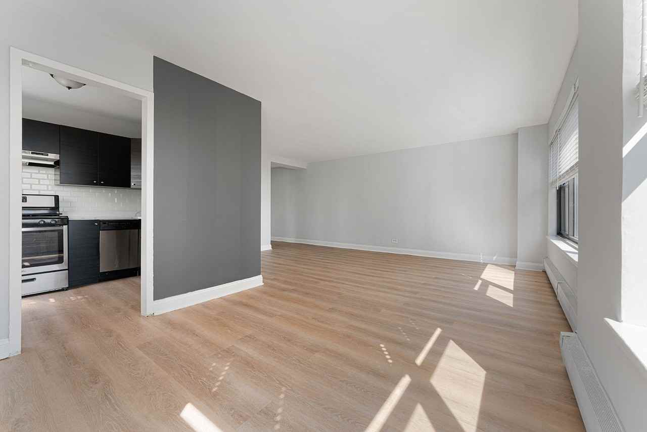 5858 N Sheridan Rd - Photo 4 of 16