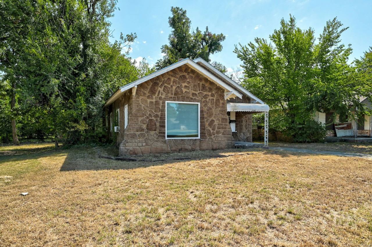 2300 North Prospect Avenue - Photo 3 of 24