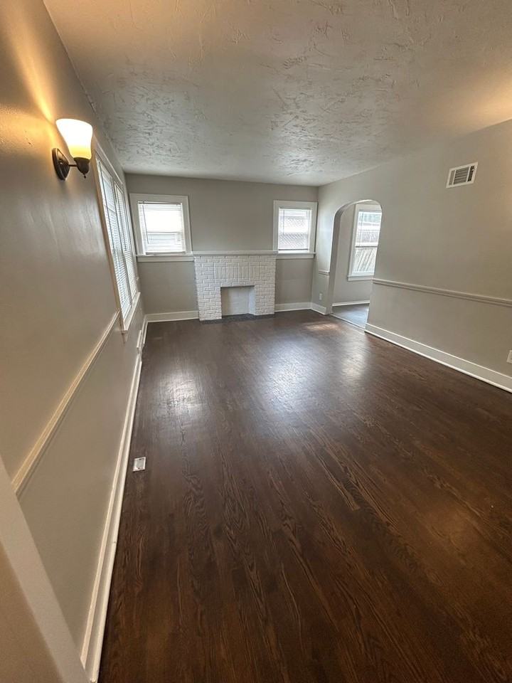 2314 S Maywood Ave - Photo 2 of 14