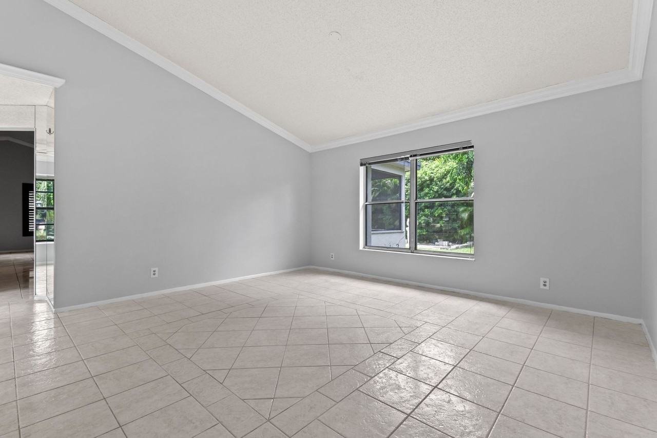 4105 Shelley Rd S - Photo 7 of 33