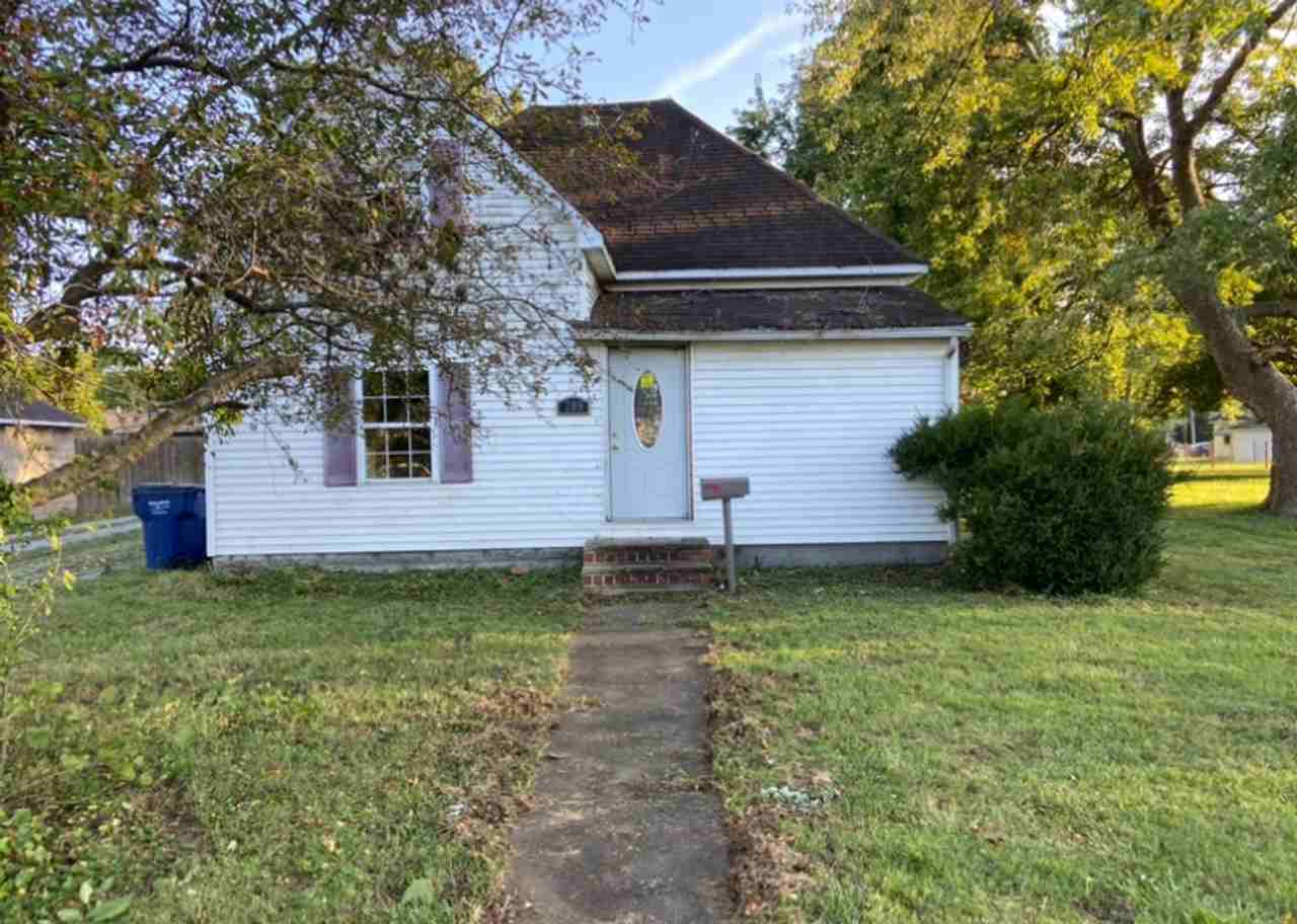 708 W Jones St - Photo 3 of 31