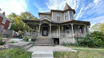 featured image of 1307 Columbia St