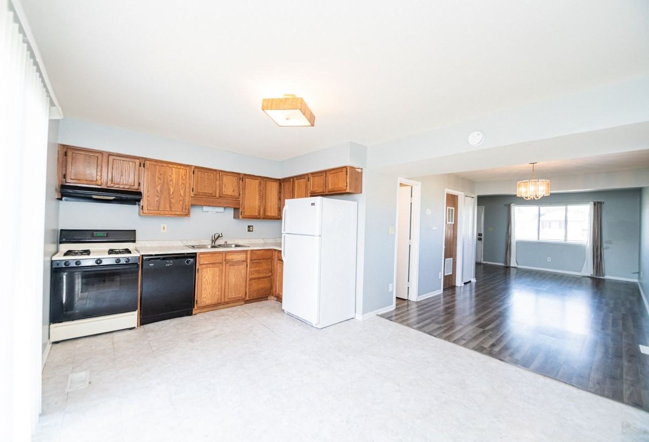 7321-7327 Whitcomb Street - Photo 3 of 20