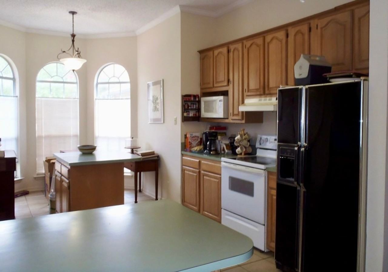 13617 S Fairview Ave - Photo 3 of 11