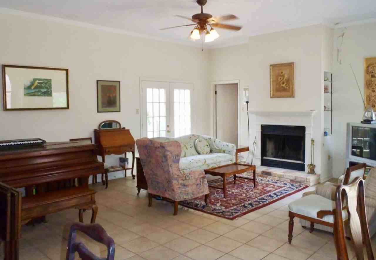 13617 S Fairview Ave - Photo 6 of 11