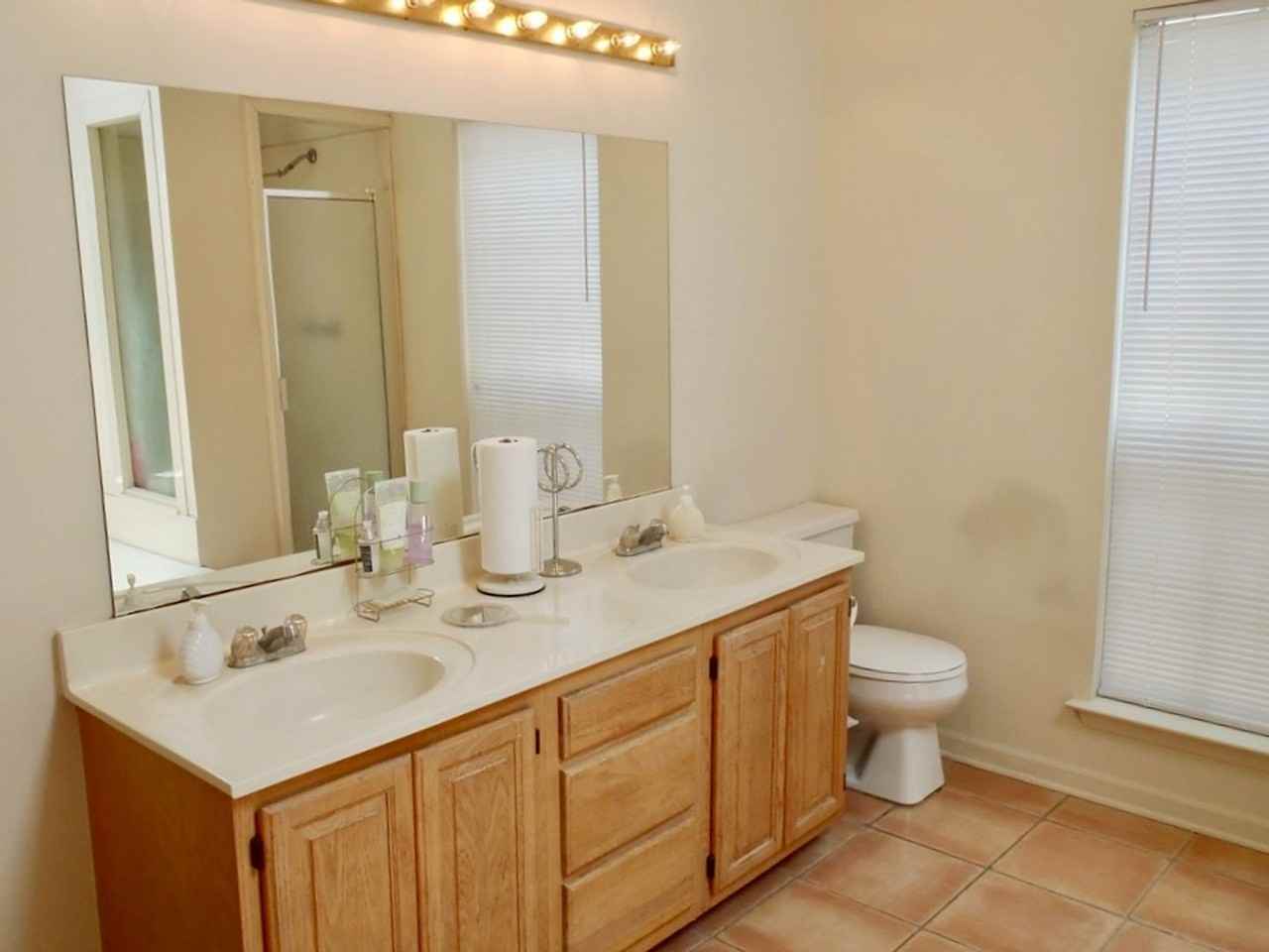 13617 S Fairview Ave - Photo 7 of 11