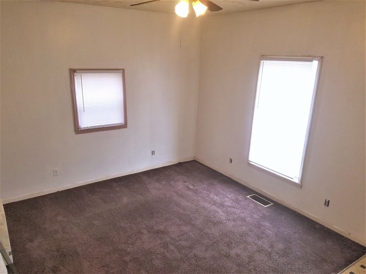 1342 Lee St - Photo 2 of 8