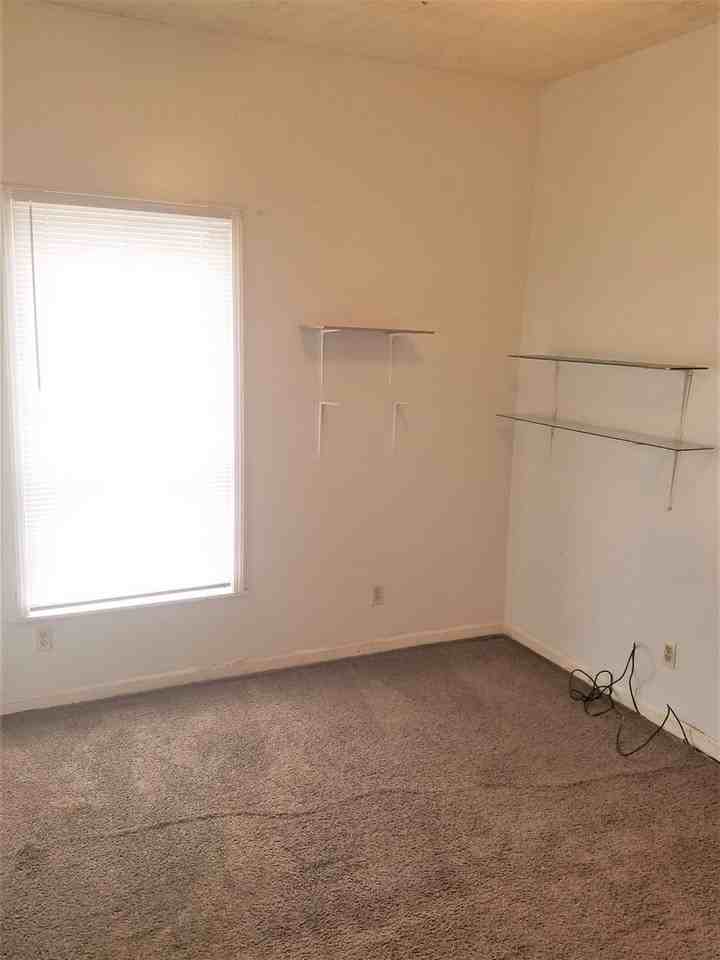 1342 Lee St - Photo 3 of 8