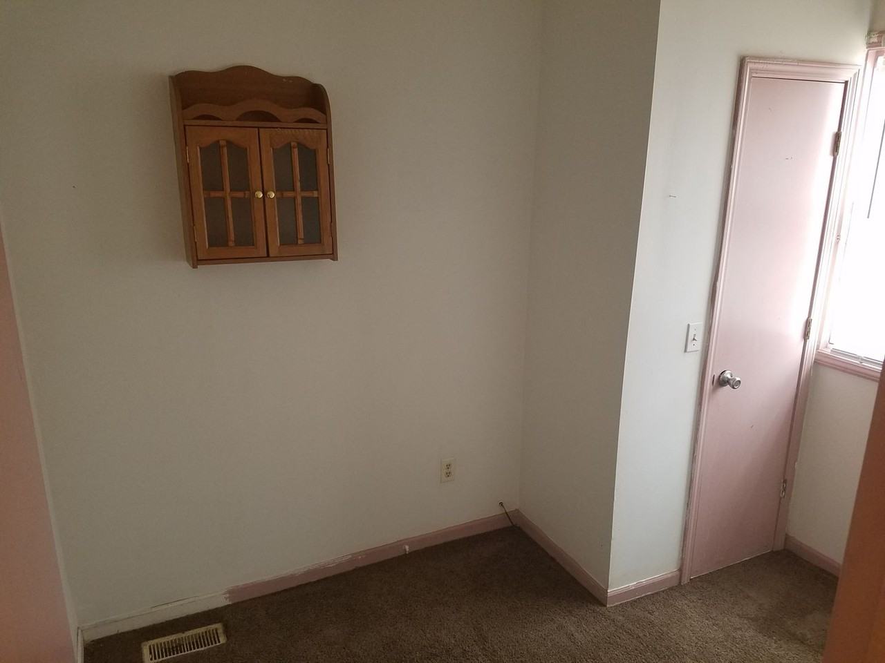 1342 Lee St - Photo 5 of 8