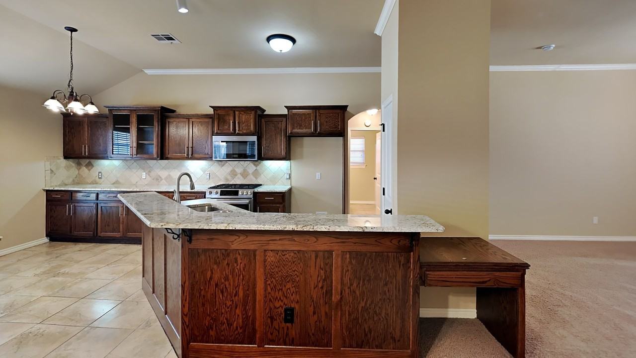 9315 Peachtree Ln - Photo 7 of 21