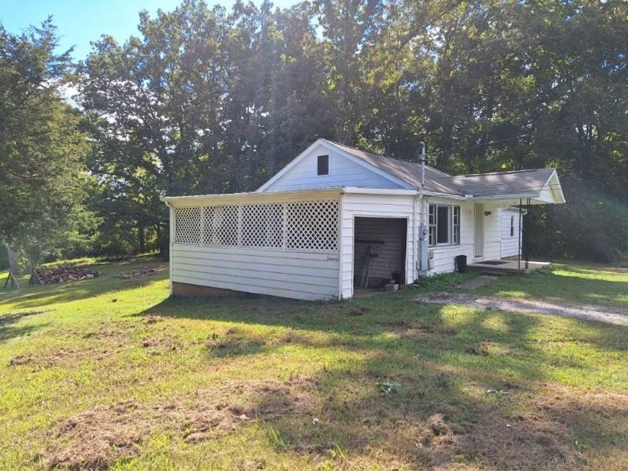 1414 Daresa Ln - Photo 2 of 9