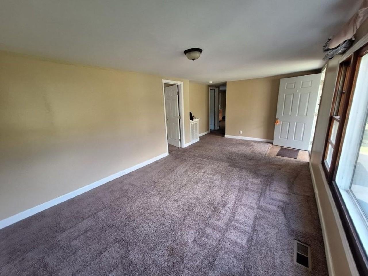 1414 Daresa Ln - Photo 4 of 9