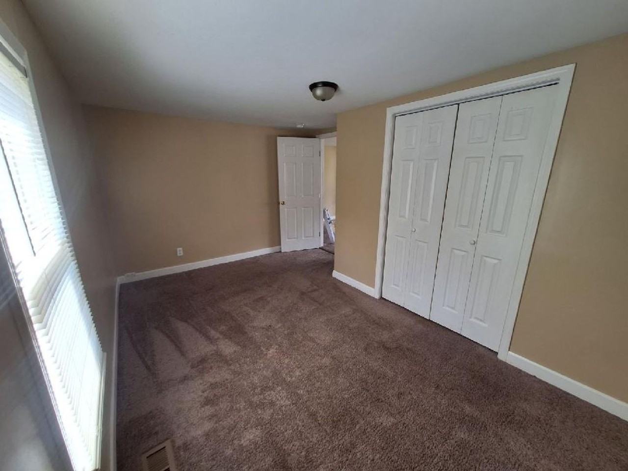 1414 Daresa Ln - Photo 5 of 9