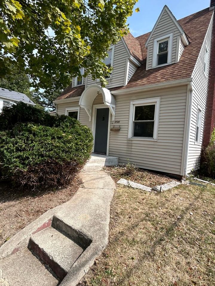 2728 Buena Vista Dr - Photo 2 of 8