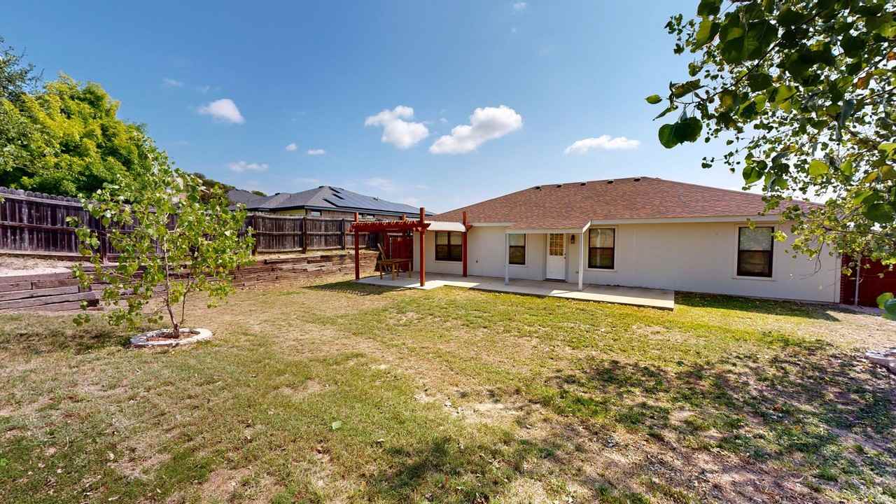 1320 Marlee Cir - Photo 5 of 36