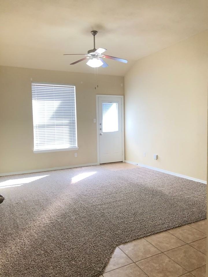 1021 Newcastle Dr - Photo 3 of 20