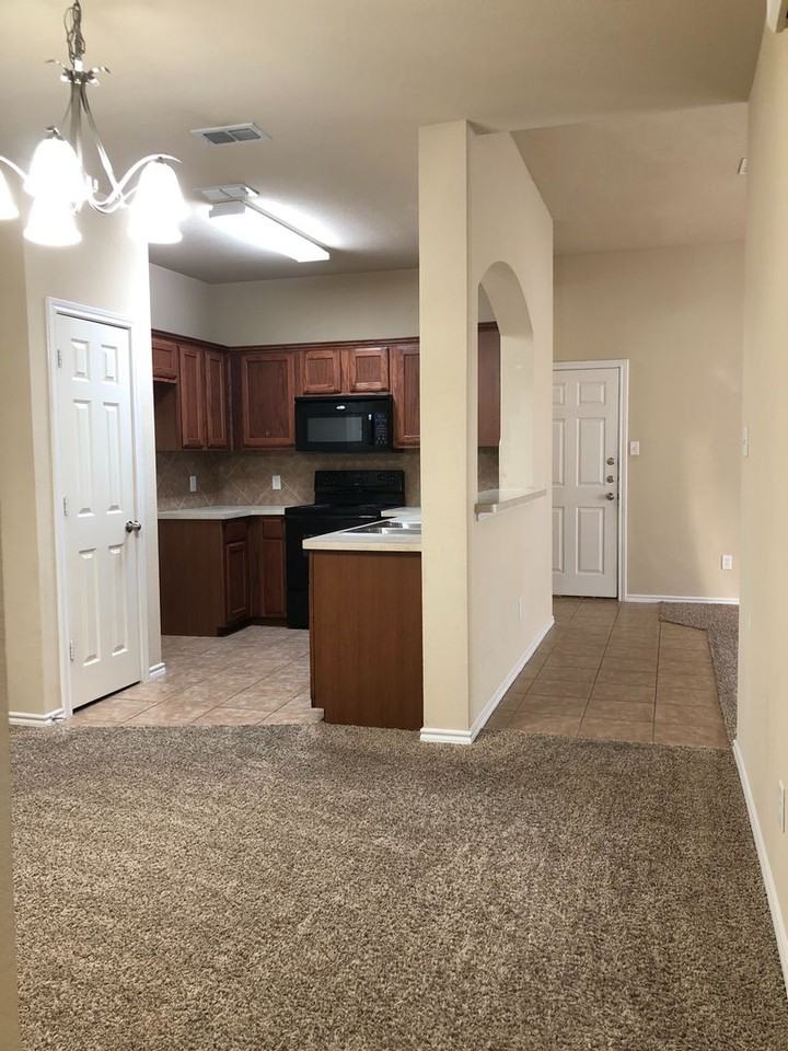 1021 Newcastle Dr - Photo 5 of 20