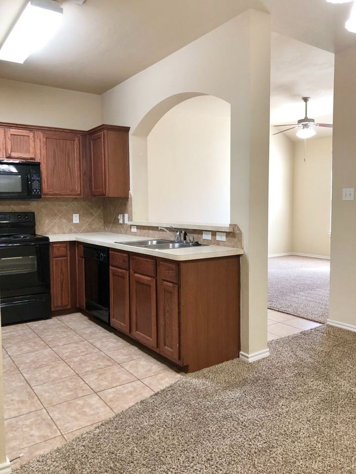 1021 Newcastle Dr - Photo 6 of 20