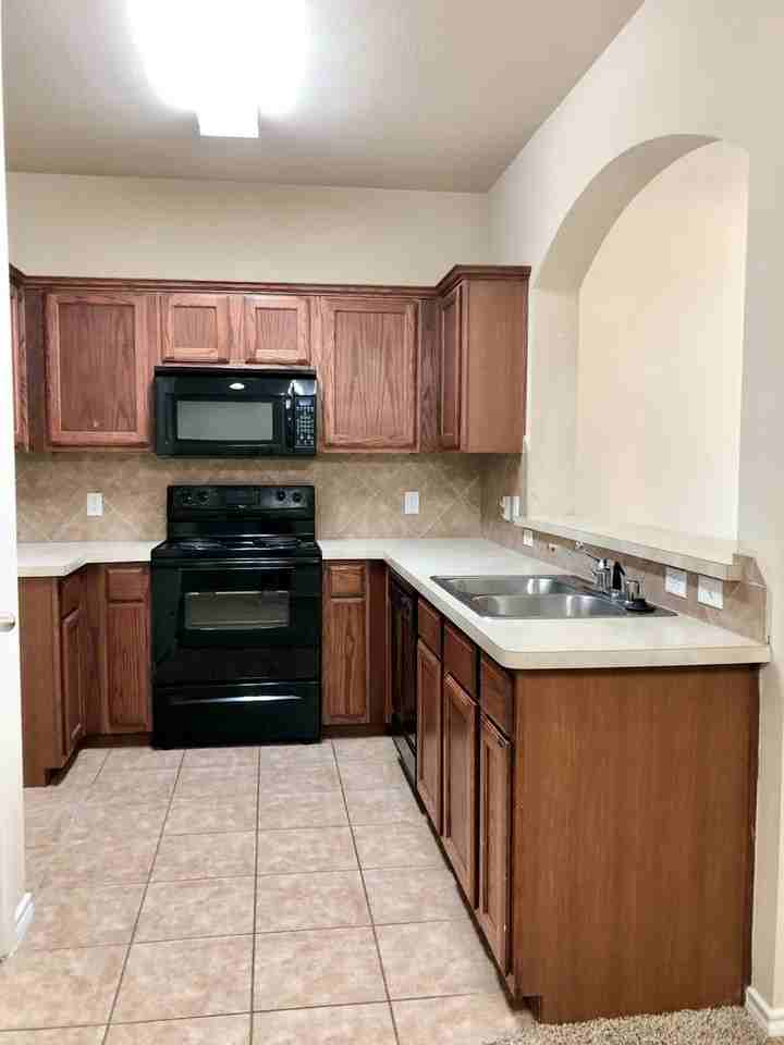 1021 Newcastle Dr - Photo 7 of 20