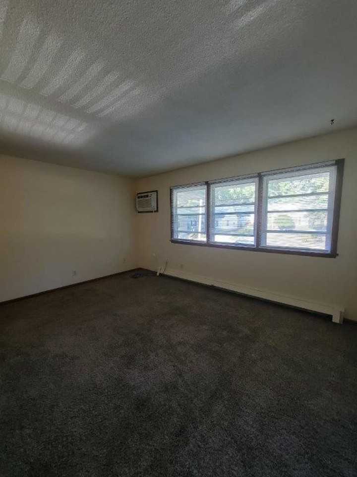 JK Sully1075 - Photo 6 of 9