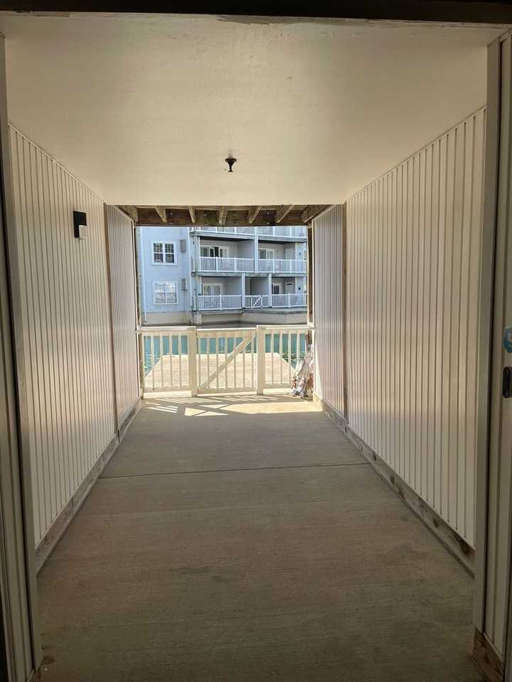 401 Waters Edge Dr - Photo 2 of 17