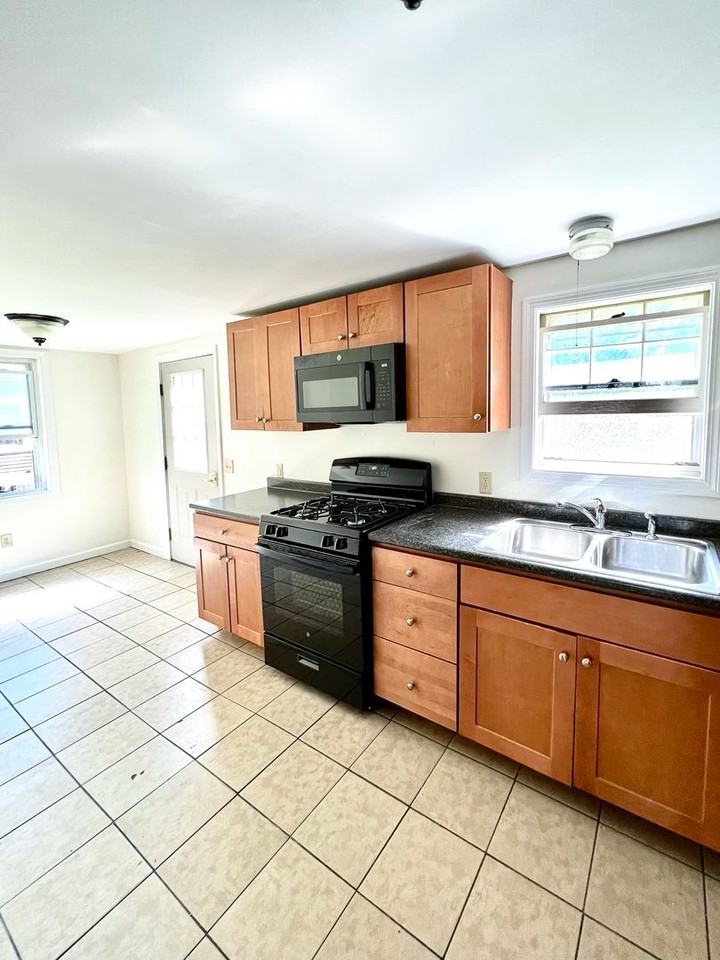 126 Spear St - Photo 3 of 12