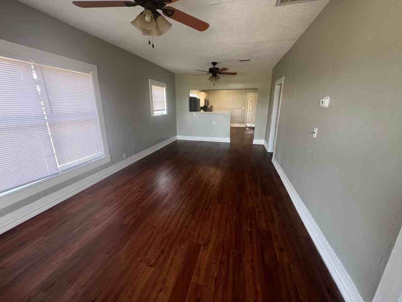 7113 S Railroad Ave - Photo 2 of 11