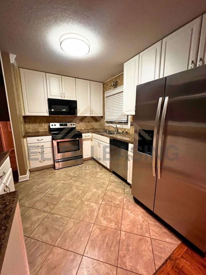 4425 Sw 27th Ter - Photo 6 of 13