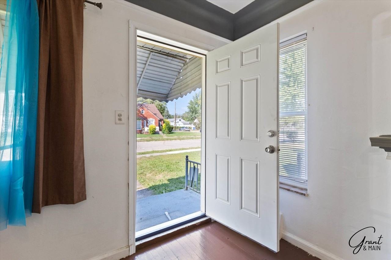 21034 Nummer St - Photo 3 of 12