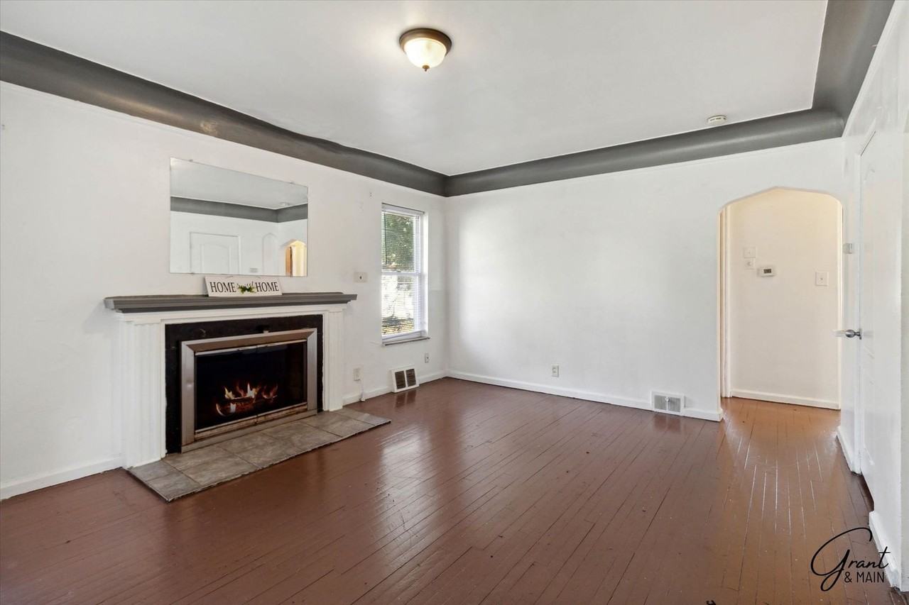 21034 Nummer St - Photo 4 of 12