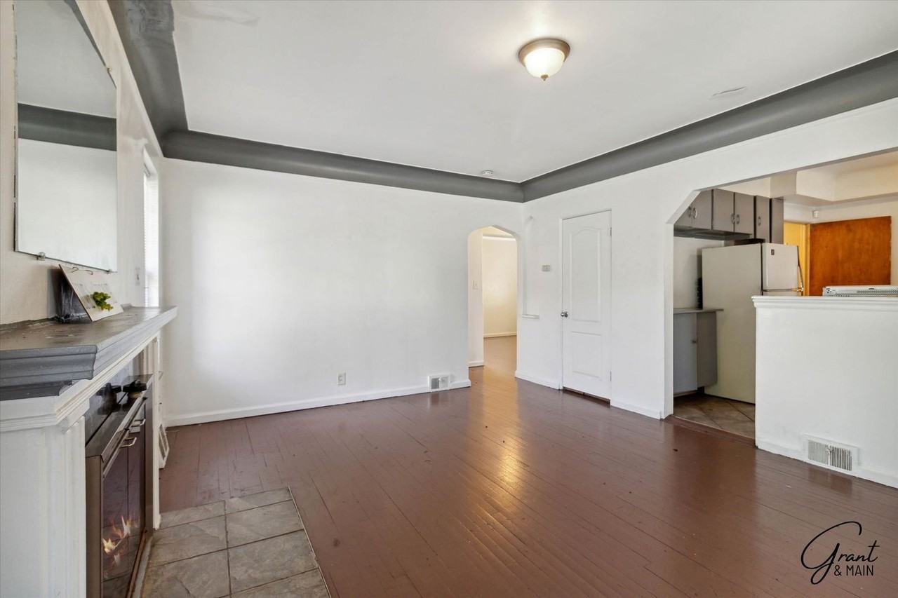 21034 Nummer St - Photo 5 of 12