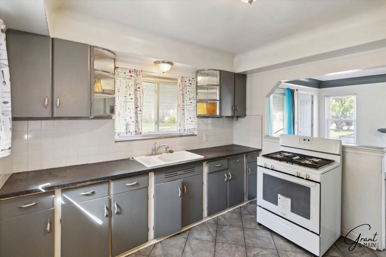 21034 Nummer St - Photo 6 of 12