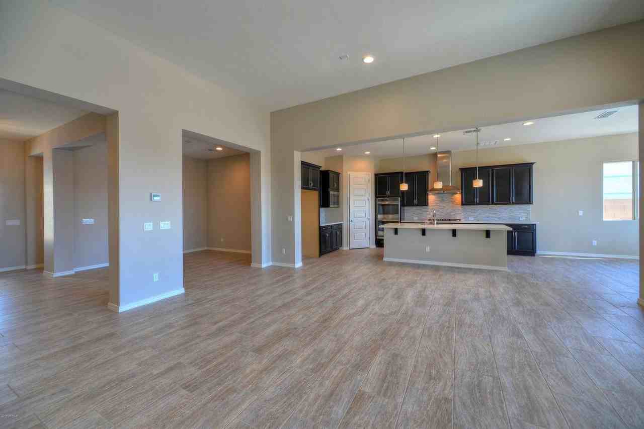 9409 W Daley Ln - Photo 2 of 35