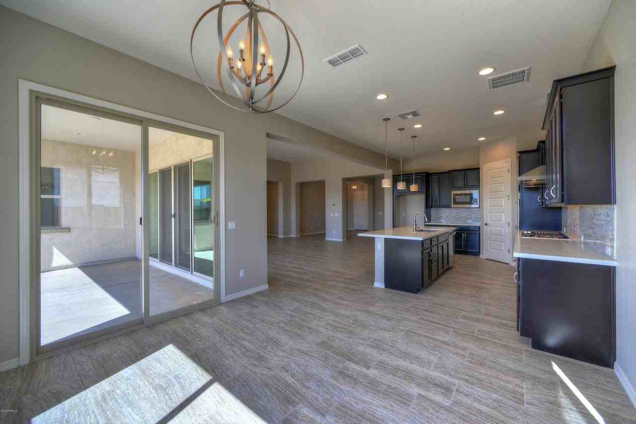 9409 W Daley Ln - Photo 6 of 35