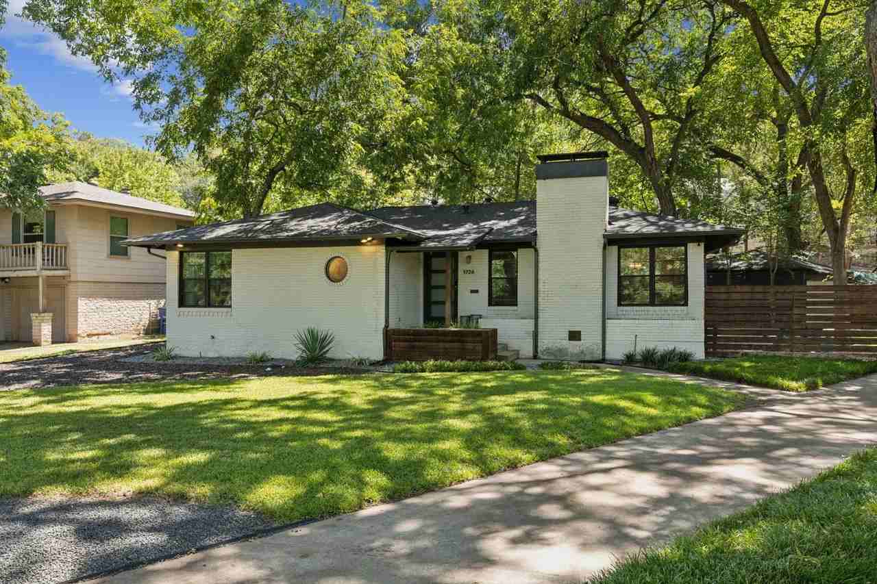 1726 Kessler Pkwy - Photo 2 of 39