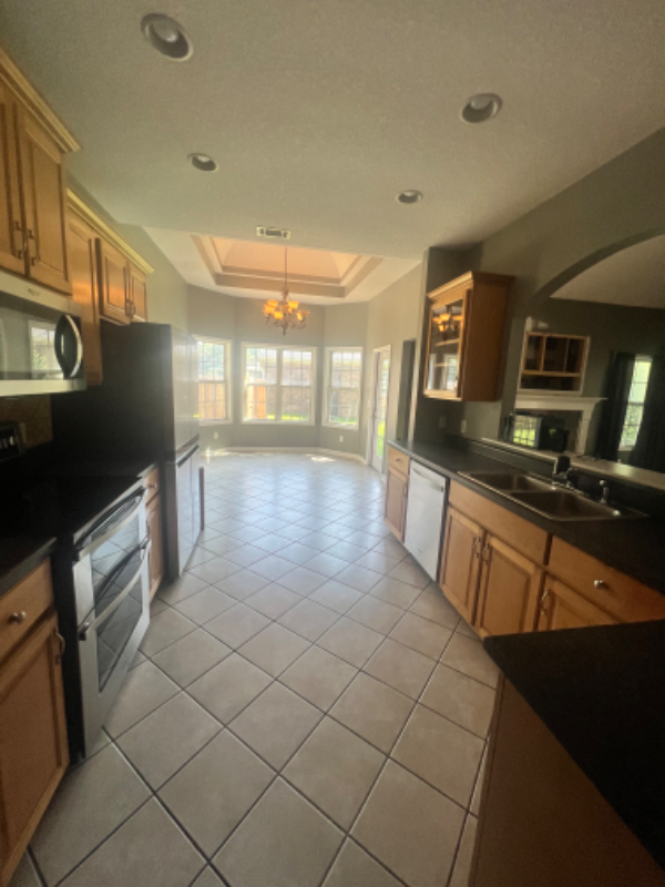 310 Labrador Ln - Photo 3 of 20