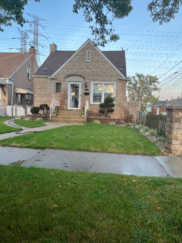 11143 S Avenue B - Photo 3 of 8