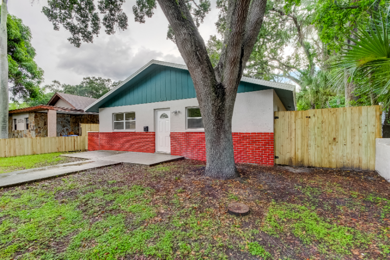 2046 10th St S - Photo 2 of 20