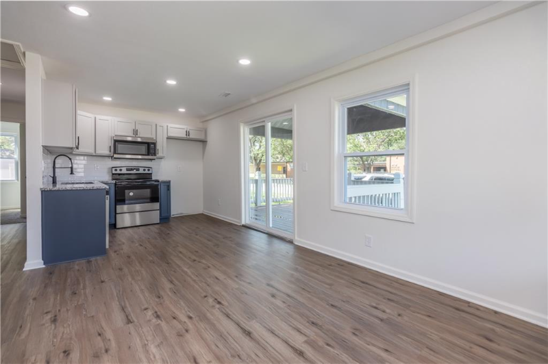 1017 Miami Ave - Photo 3 of 20