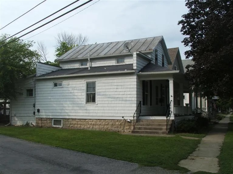 344 Circular St - Photo 2 of 10