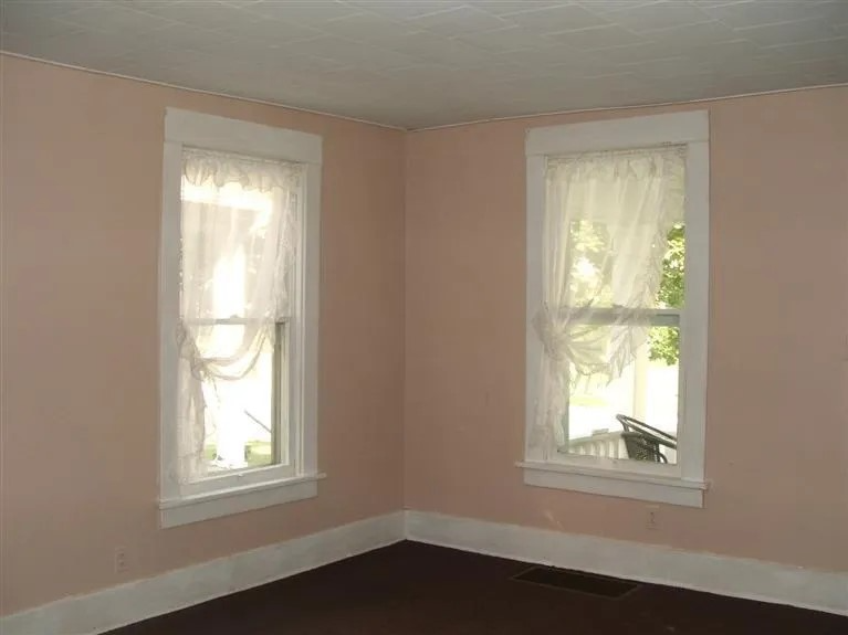 344 Circular St - Photo 3 of 10