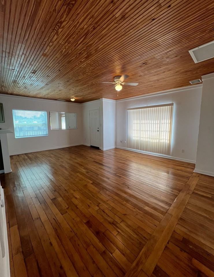 412 Riverside Dr #NA - Photo 2 of 10