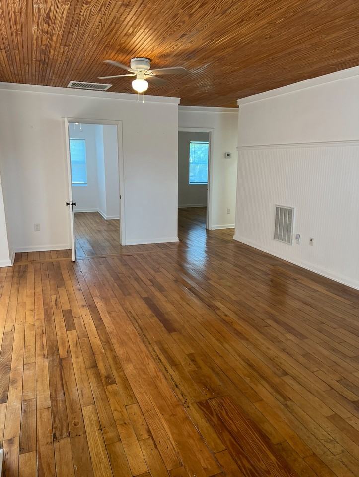 412 Riverside Dr #NA - Photo 3 of 10