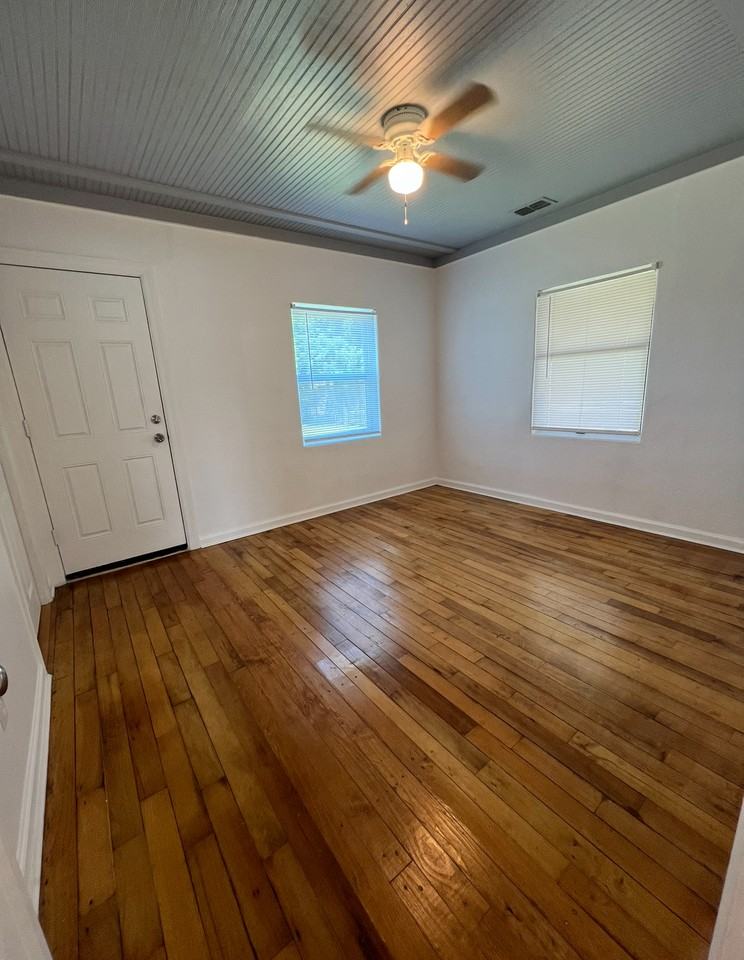 412 Riverside Dr #NA - Photo 4 of 10