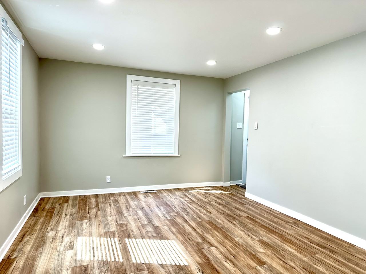 4611 8th Ave - Photo 3 of 17